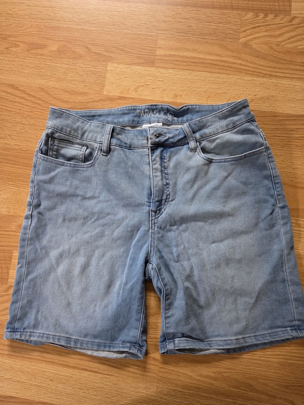 Parasuco Women's Light Wash Boyfriend Denim Shorts